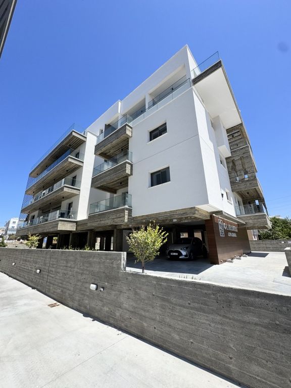 Property photo 1 of 32