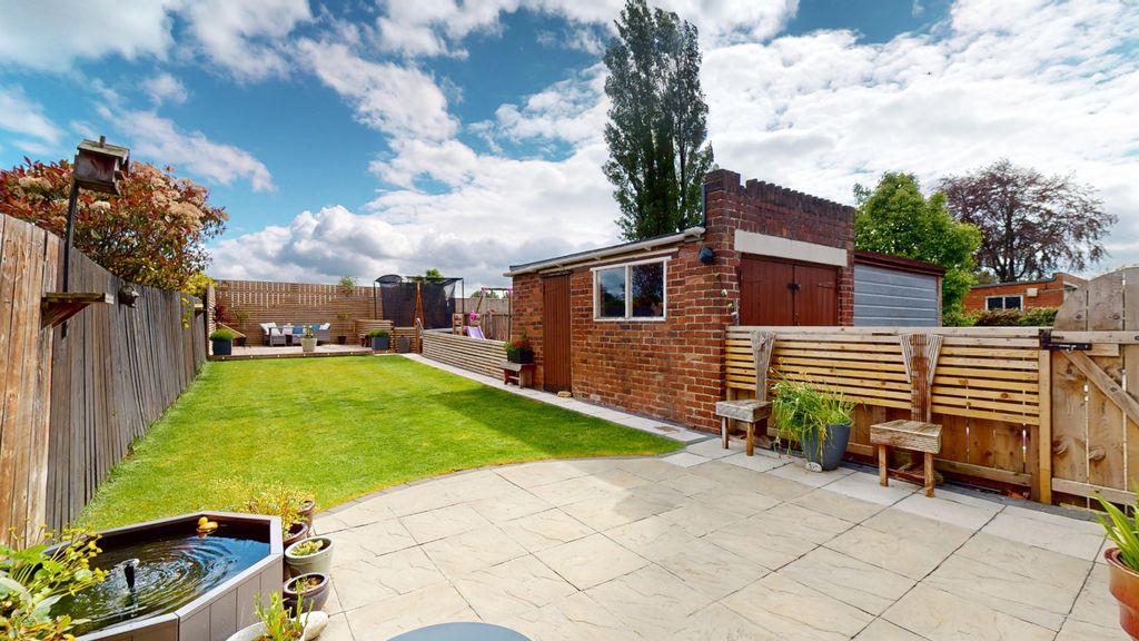 Property photo 2 of 32 4956095