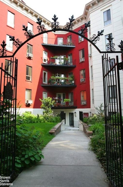 Property photo 1 of 2
