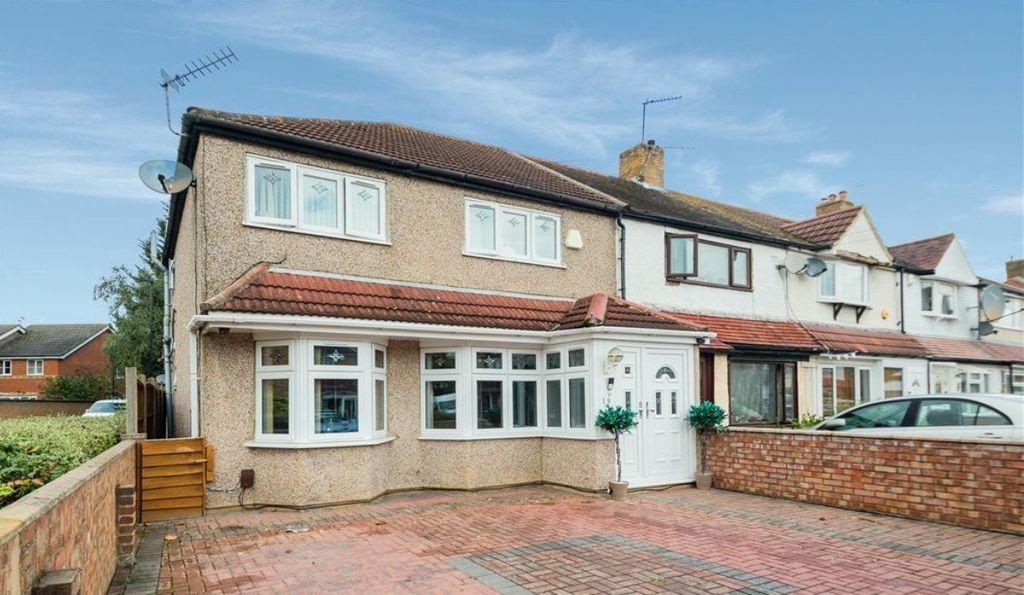 Property photo 1 of 8 4 Bedroom House In Feltham