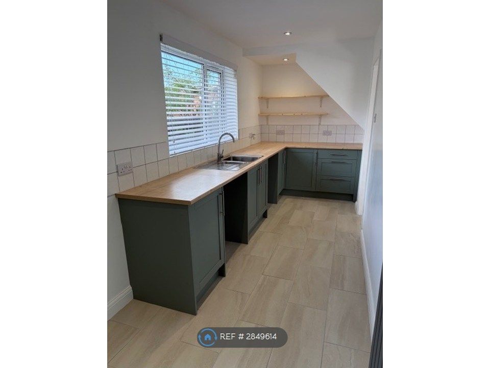 Property photo 2 of 16 Kitchen