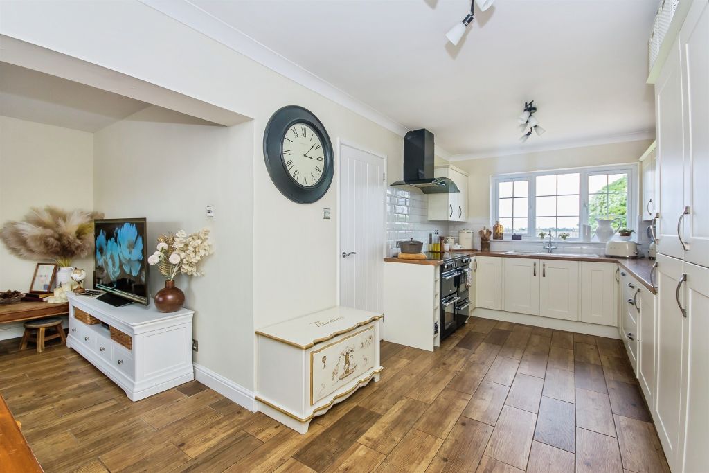 Property photo 3 of 33