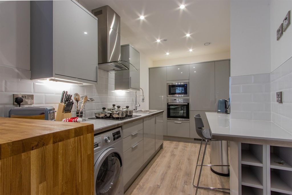 Property photo 3 of 10 Westgate Street 11, 3-7.Jpg
