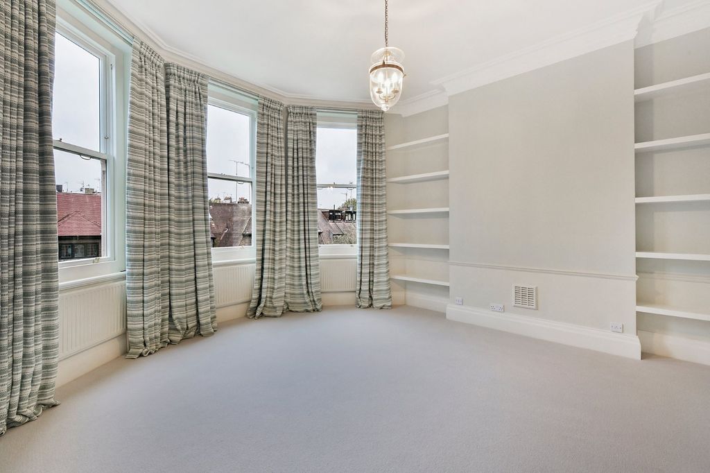 Property photo 2 of 13 Bedroom