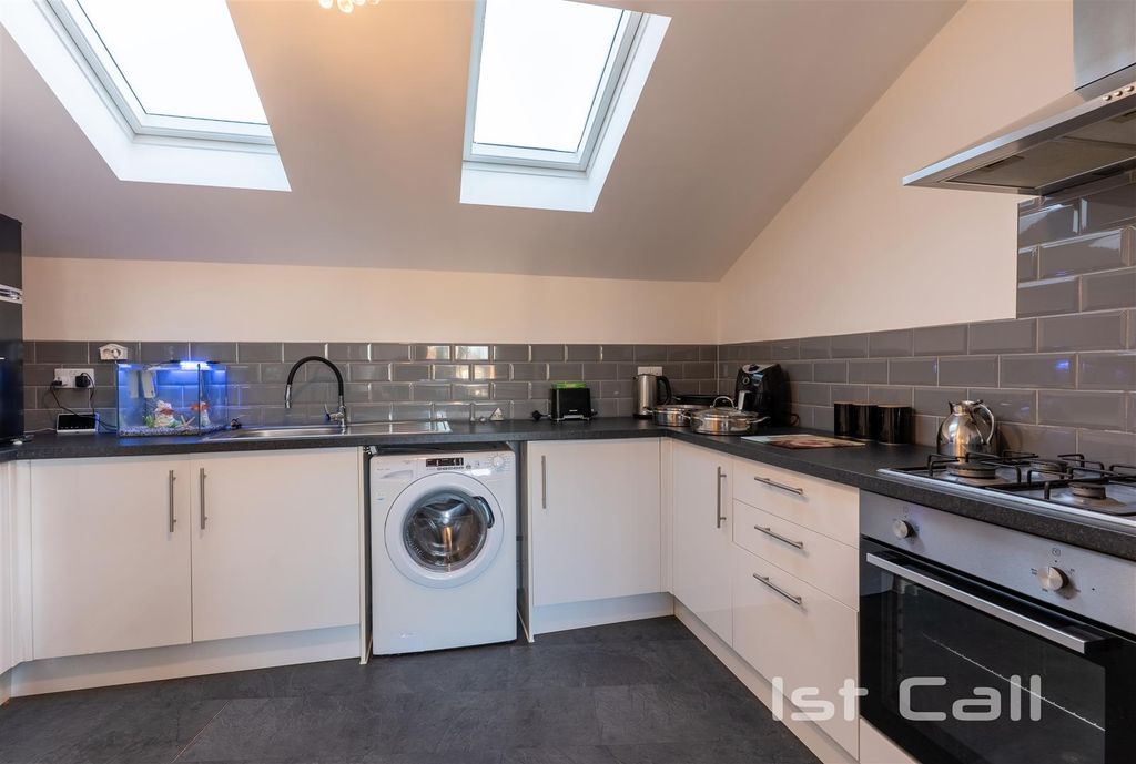 Property photo 3 of 9 Kitchen Area