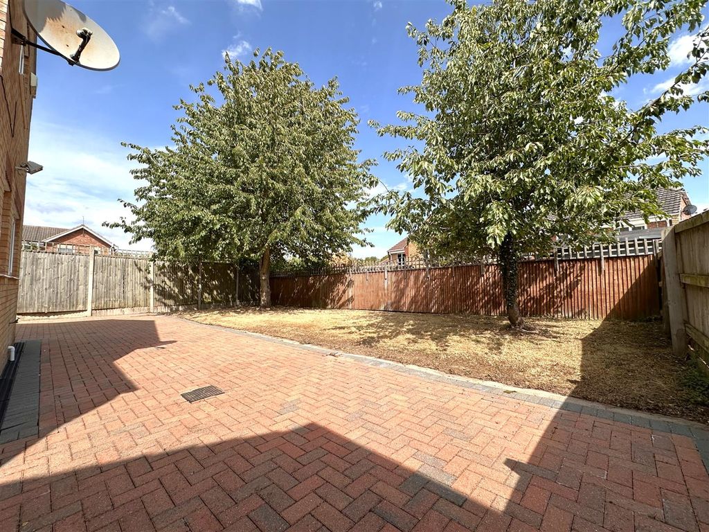 Property photo 3 of 23 Rear Garden 468