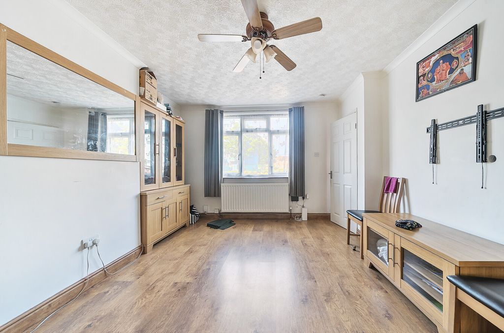 Property photo 3 of 14 1309586-21-68504A...