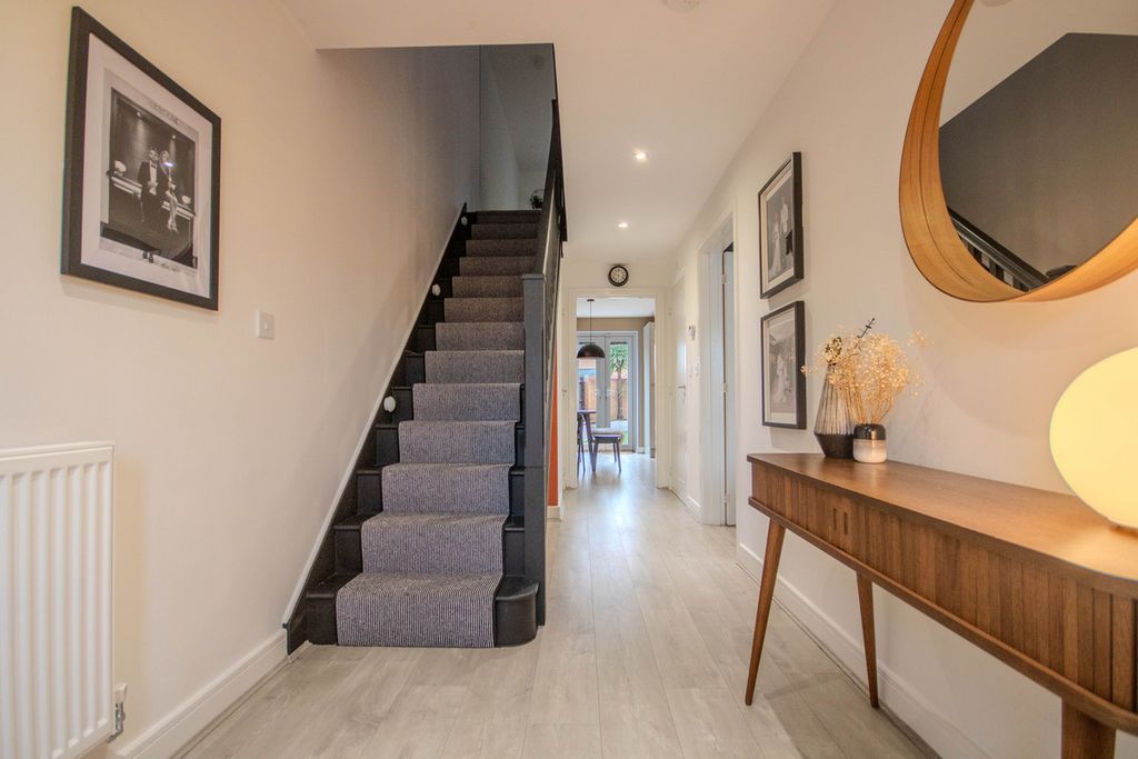 Property photo 2 of 41