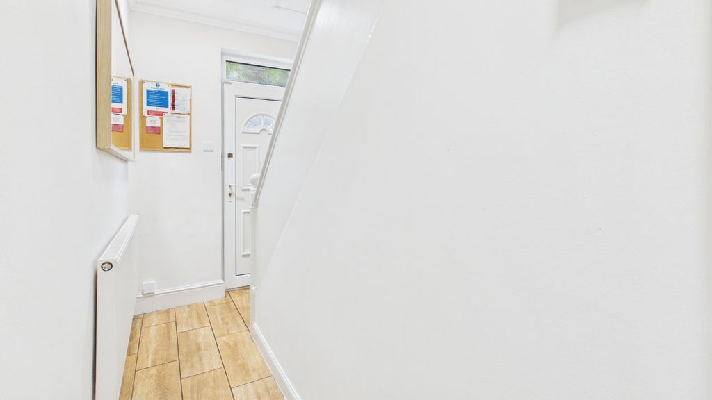 Property photo 3 of 7 5548986