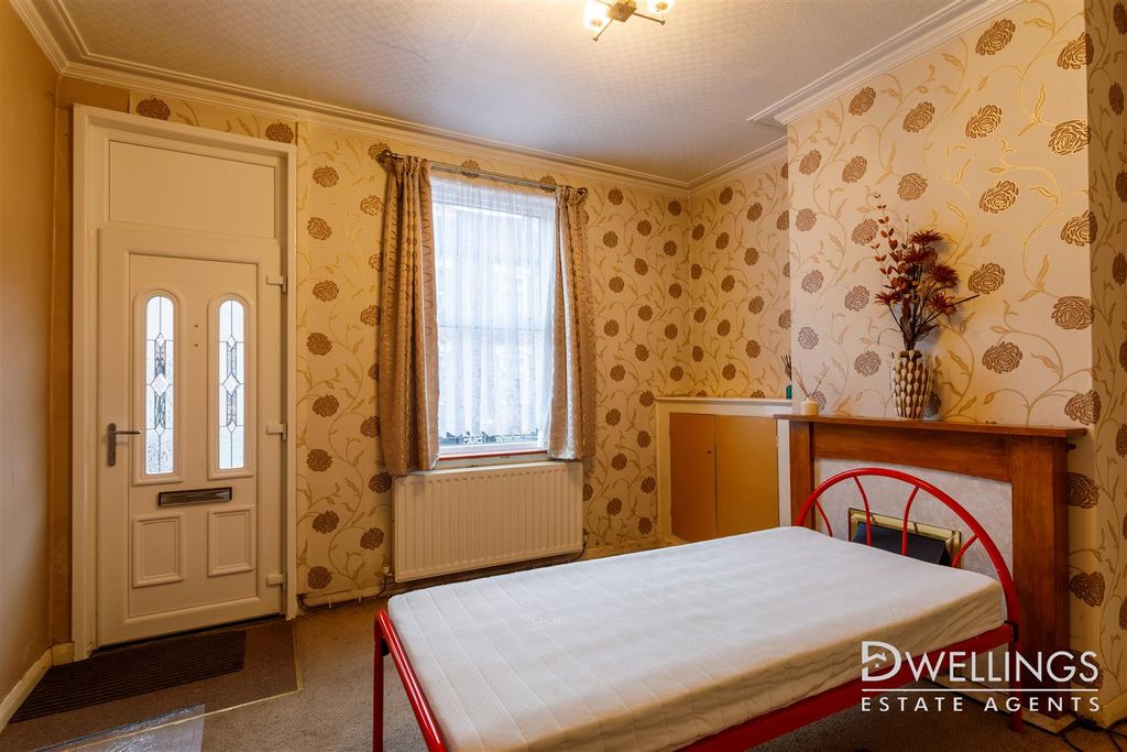 Property photo 3 of 17 Dwelest- 43 Blackpool Street, De14 3Aw - 003.Jpg