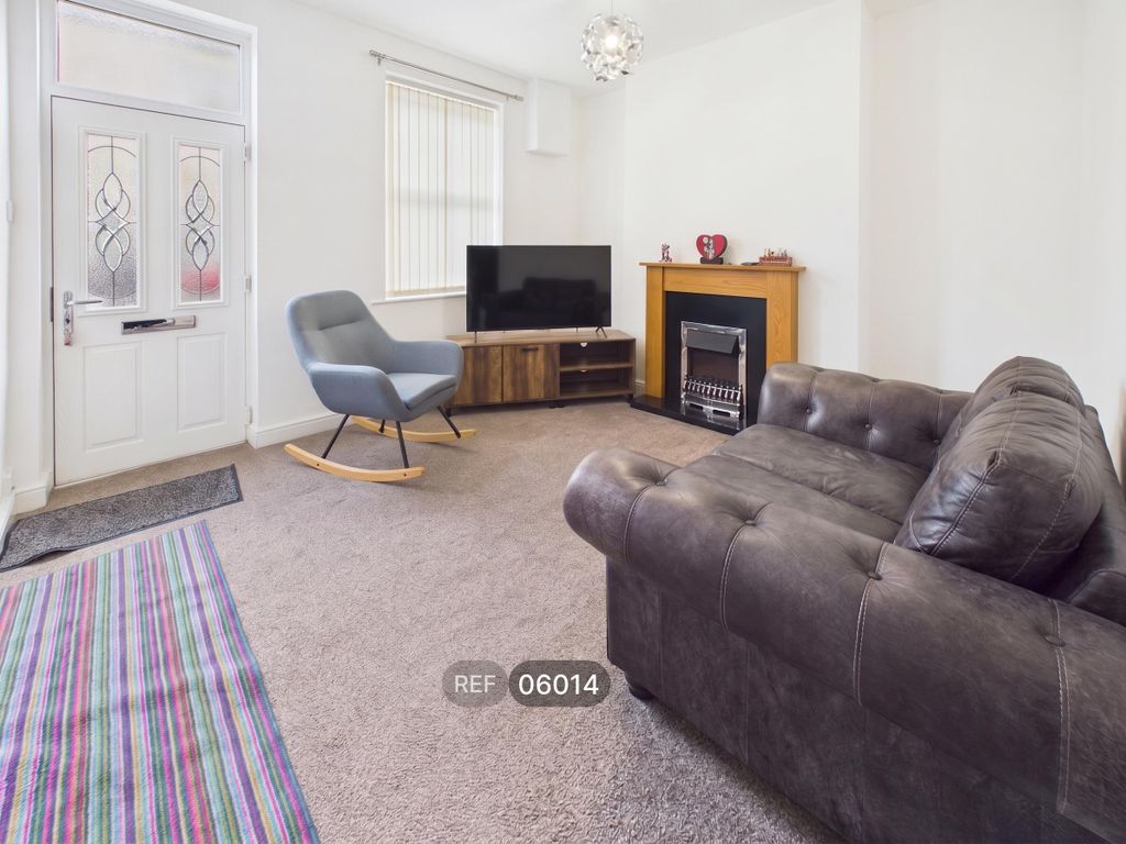 Property photo 2 of 11 Living Room