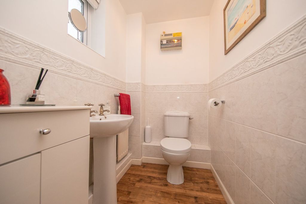 Property photo 2 of 21