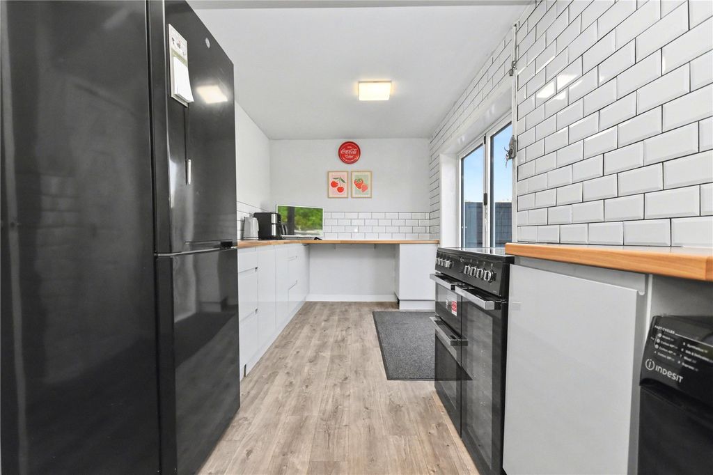 Property photo 2 of 15 Picture No. 27