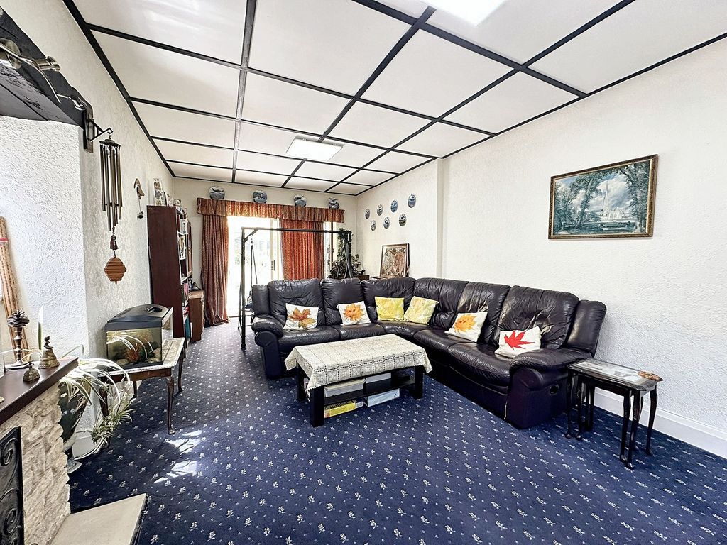 Property photo 3 of 16 Living Room
