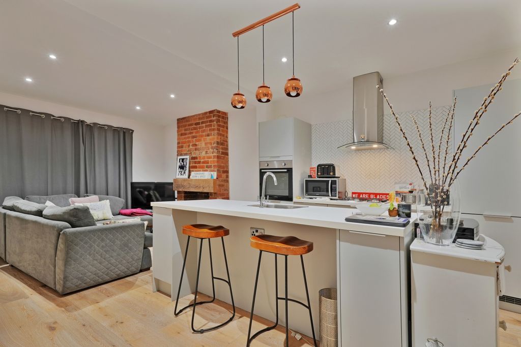 Property photo 2 of 22 Living-Kitchen