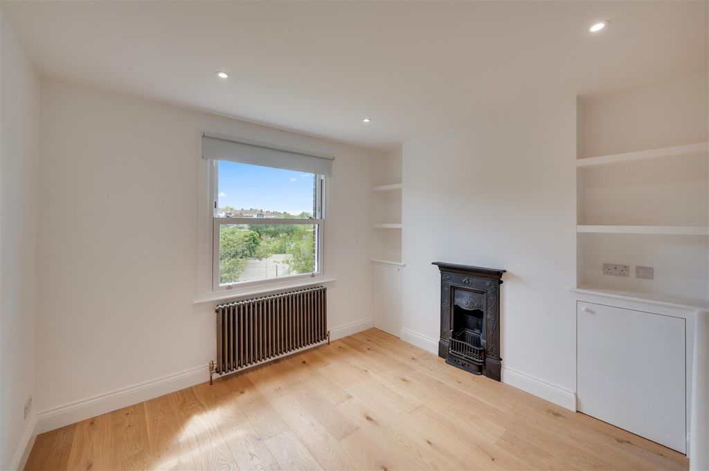 Property photo 2 of 18 Daniels_ Roundwood Road, London_007.Jpg
