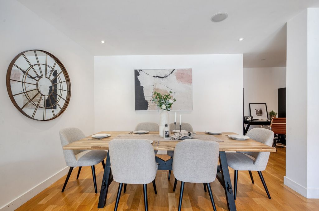 Property photo 3 of 32 1318271-6-6863d6F...