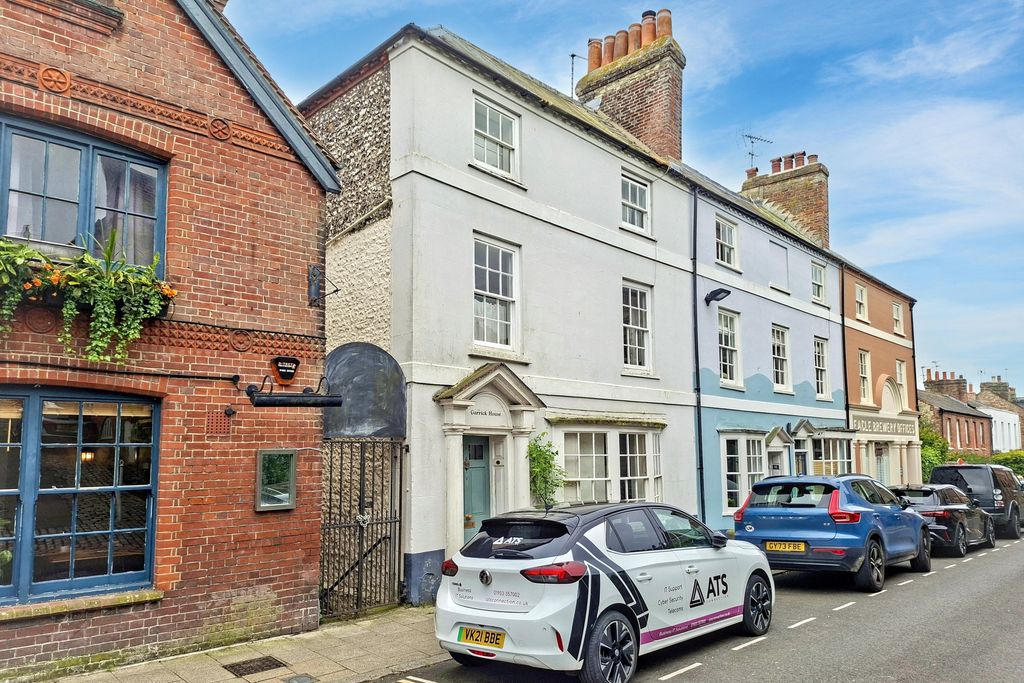 Property photo 1 of 4 Garrick House, 43 Tarrant Street, Arundel, Bn18 9Dj