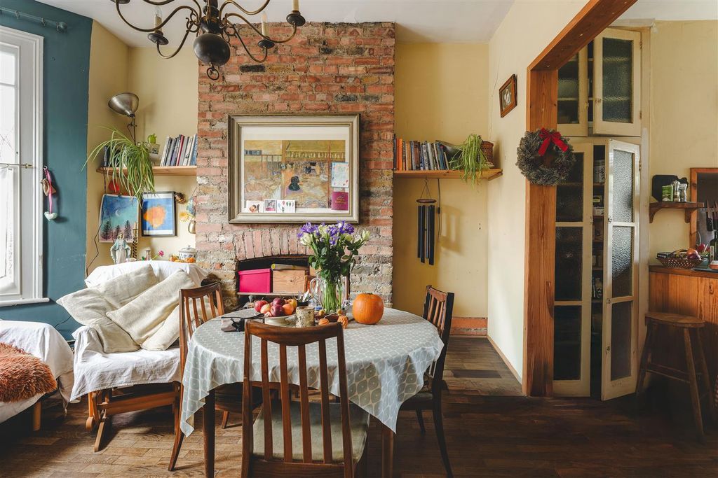 Property photo 2 of 20 Mildenhall Road-4.Jpg