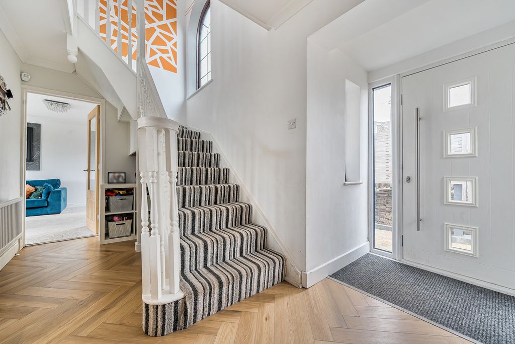 Property photo 2 of 18