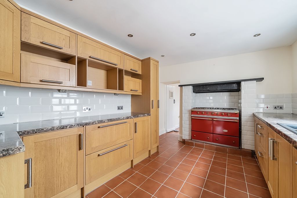 Property photo 3 of 30 Kitchen