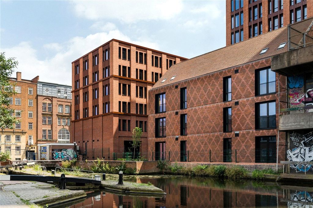 Property photo 1 of 14 Canalside