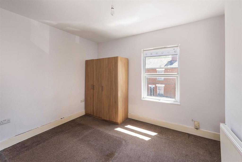 Property photo 3 of 8 179 Vale Rd, Tn9 1Sp 004.Jpg