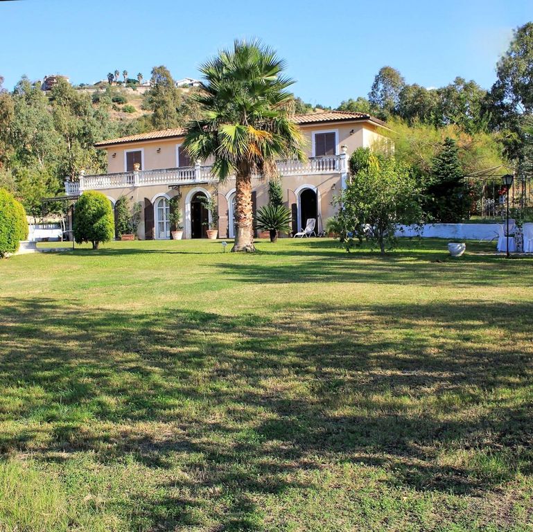 Property photo 2 of 25