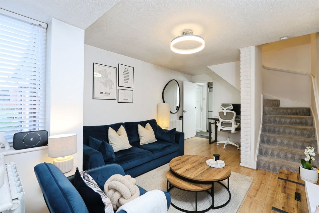 Property photo 3 of 11