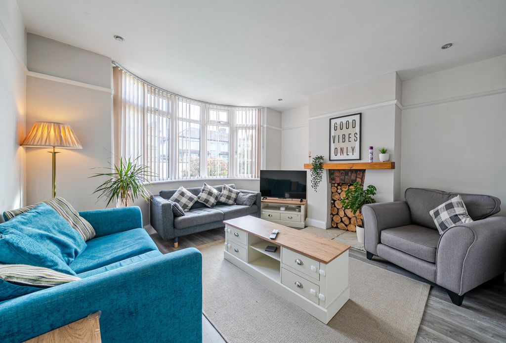 Property photo 2 of 17 1372724-9-68Fb6A7...