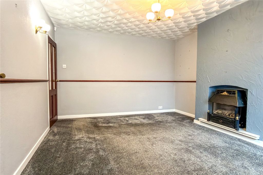 Property photo 3 of 23 Lounge