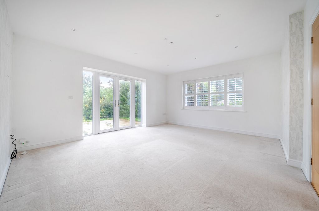 Property photo 3 of 14 1371396-28-68F5Fa...