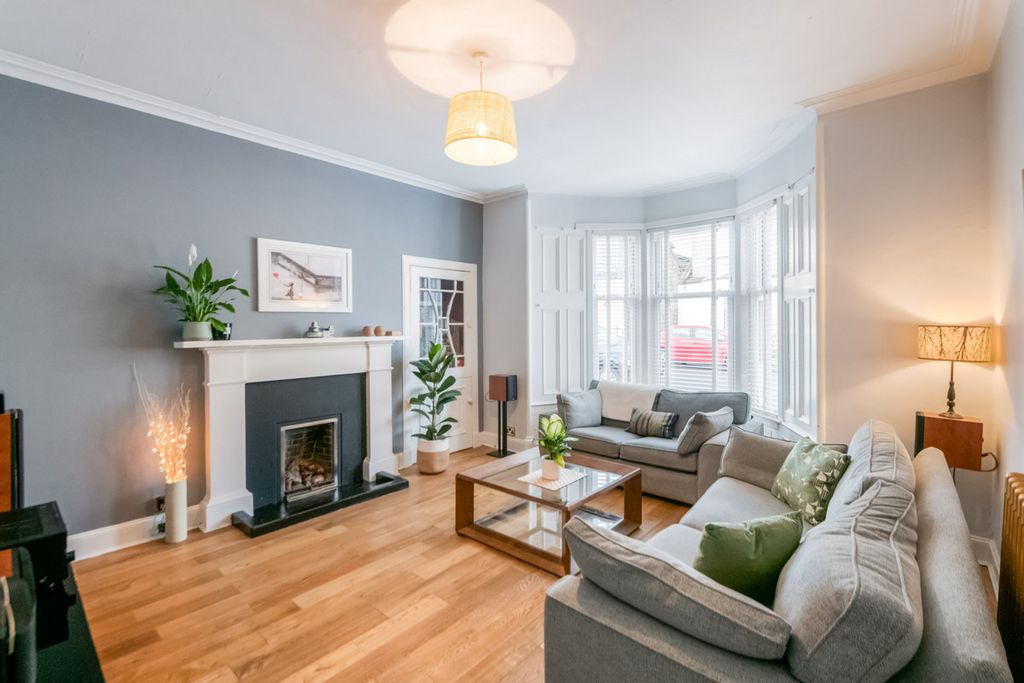 Property photo 2 of 23