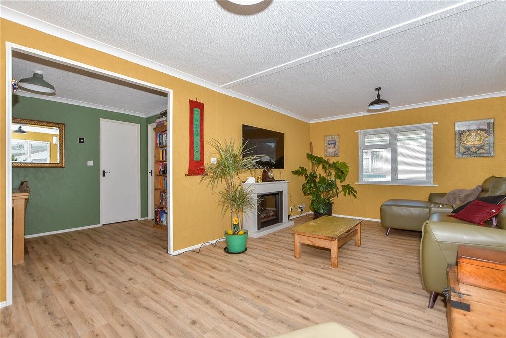 Property photo 1 of 10 Lounge