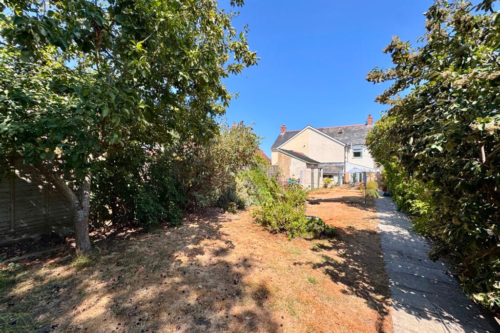 Property photo 2 of 21
