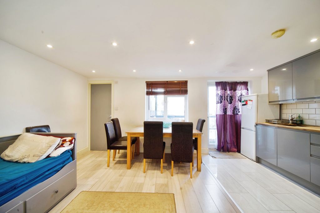 Property photo 2 of 17 Photography