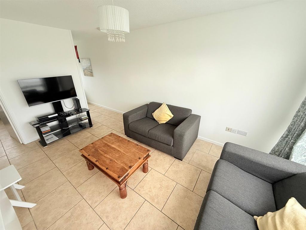 Property photo 3 of 6 Lounge Area.Jpg