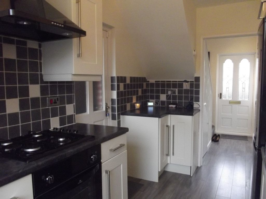 Property photo 3 of 8 Kitchen