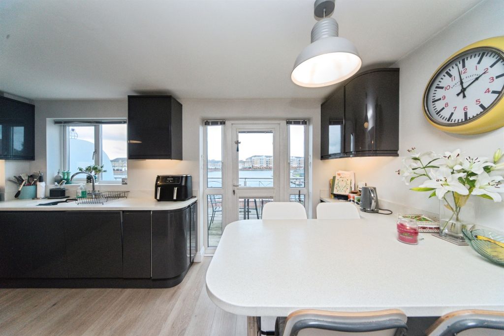 Property photo 3 of 23