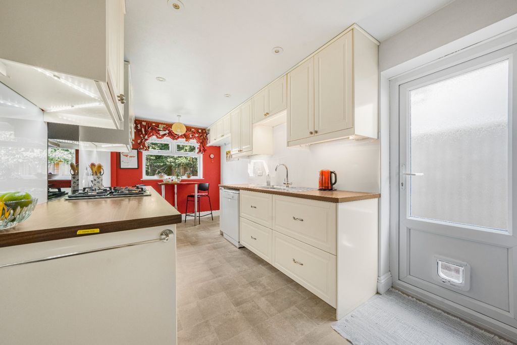 Property photo 2 of 28 5245473