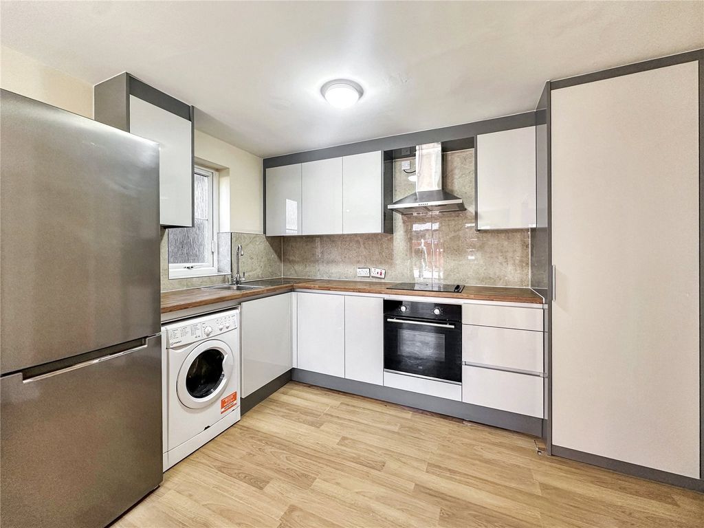 Property photo 1 of 6 Picture No. 11