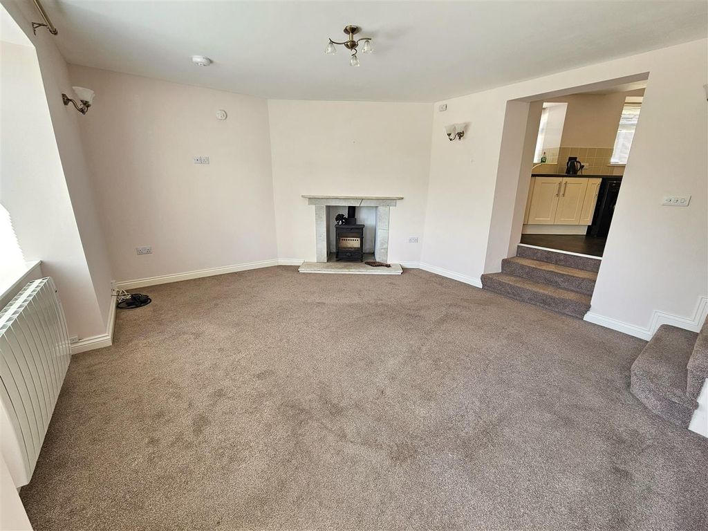 Property photo 2 of 11 Sitting Room.Jpg