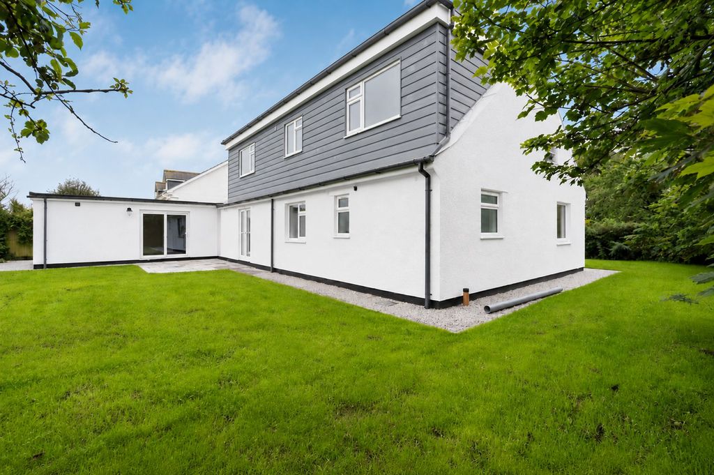 Property photo 1 of 32