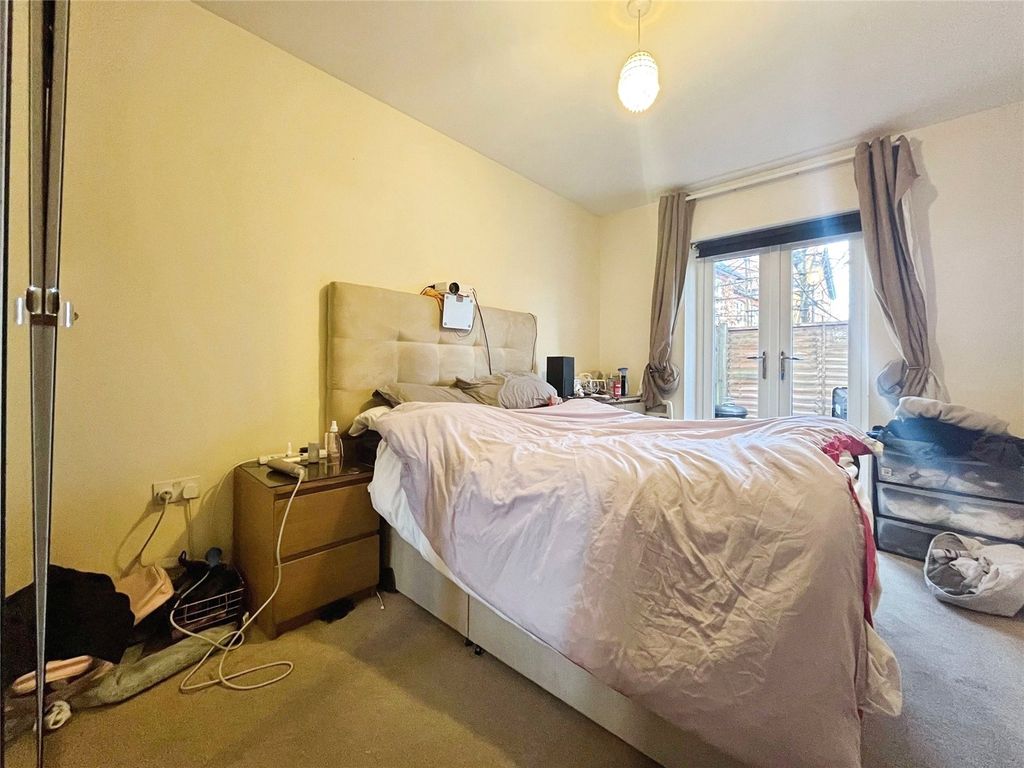 Property photo 3 of 6 Bedroom