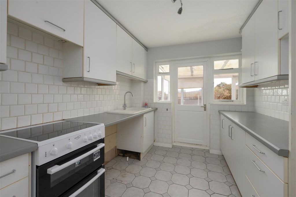 Property photo 3 of 16 Anthony Crescent, Whitstable