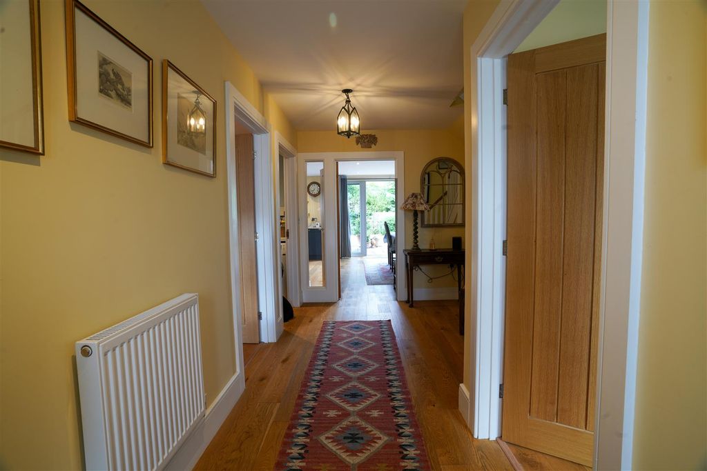 Property photo 3 of 17 Entrance Hall