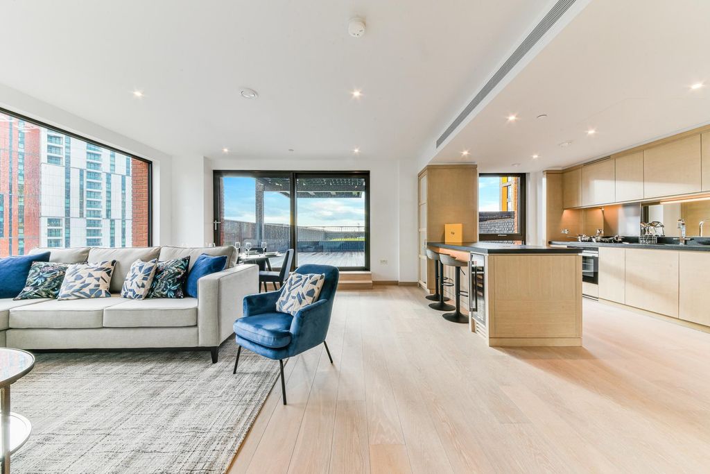 Property photo 3 of 21