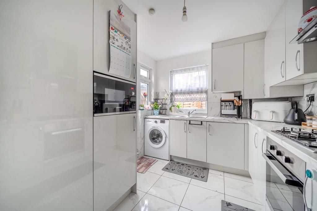 Property photo 3 of 20 Kitchen