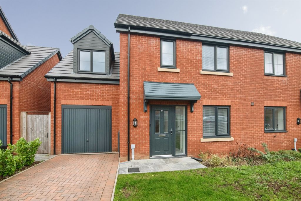 Property photo 2 of 17