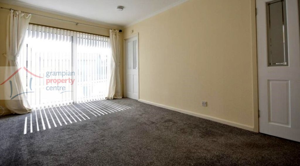 Property photo 2 of 10 Lounge .Jpg